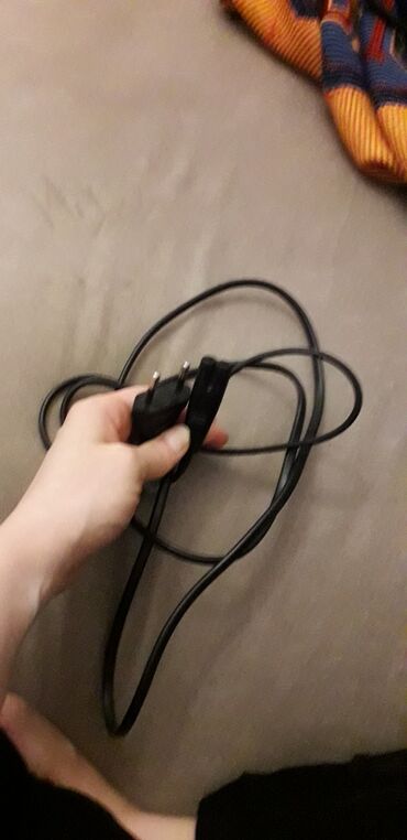 Noutbuklar üçün adapterlər: Kompüter bi̇rləşdi̇ri̇ci̇ kabellər 12 dənə var. Bi̇ri̇ 3 manata — 8