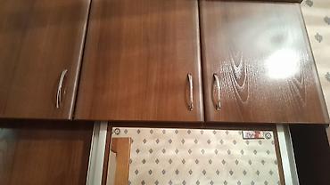 skaf kupe: Şkaf-kupe, qəhvəyi ağac teksturalı MDF/Laminate. - Ön hissə: 3 sürgülü — 2