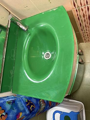 hamam dizaynlari: Yaşıl rəngli hamam mebeli dəsti - Üst hissə: şüşə tipli yaşıl — 2