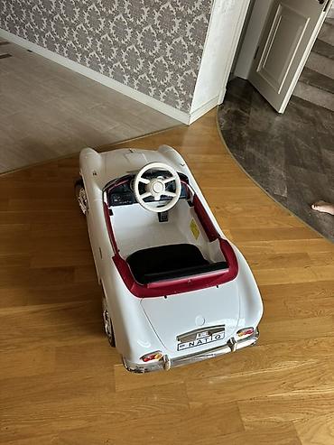 Uşaq üçün elektrik maşınları: Uşaq üçün elektrikli minik maşını – klassik roadster dizaynı - Rəng — 1