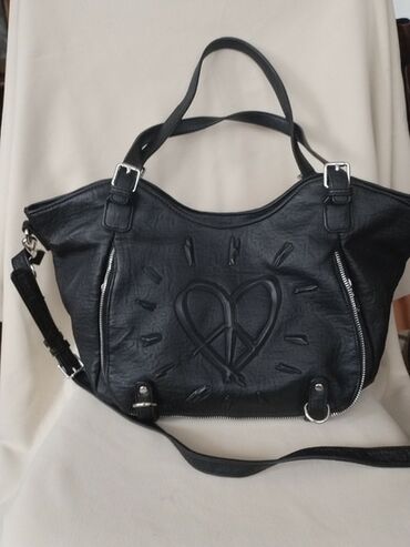 Handbags: Desigual original nova veca crna tasna. Ima krace i duzi kais pa se