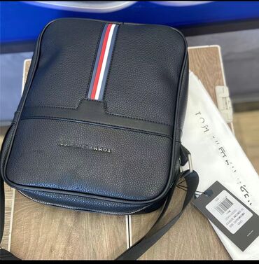 butun барсетки: Барсетка, Tommy Hilfiger, Материалы: Нукура булгаары, Магнит илмектер, Сыдырмалуу, Чөнтөктөрү көп, Жаңы