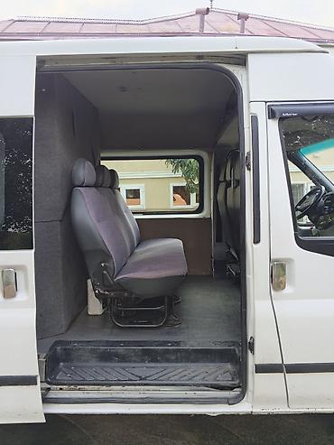 yer sumlayan traktor: Ford Transit: 2.4 l | 2006 il Van/Minivan — 8