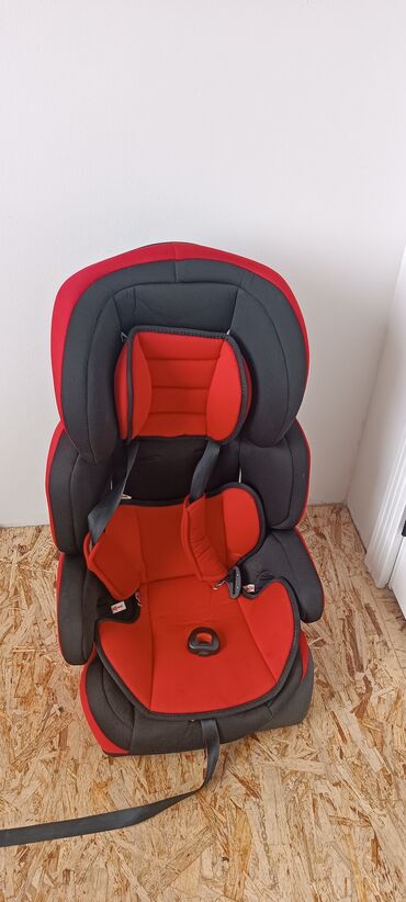 детские креслы: Автокресло, цвет - Красный, Новый