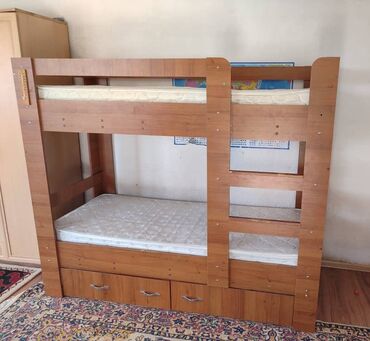 купить двухъярусную кровать с диваном: Двухъярусная кровать с матрасами. В Чолпо-Ате