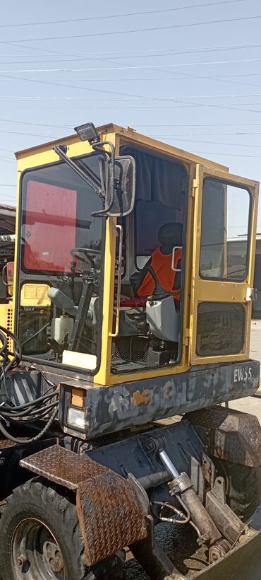 шины r15c: Экскаватор, Volvo, 2002 г., Дөңгөлөктүү
