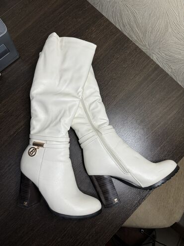 женские зимние обувь: Сапоги, 35, цвет - Белый