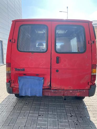 385 55: Ford Transit грузовой фургон, красный. Кузов: - Цельнометаллический — 3