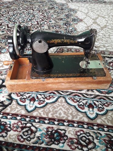 Qədim tikiş maşınları: Yaxşı vəziyyətdədir 19 əsr tikiş maşınıdı az işlenib tikiş maşını — 10