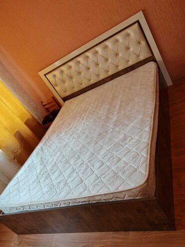 Divanlar: Təknəfərlik çarpayı, Bazasız, Matras ilə, Siyirməsiz