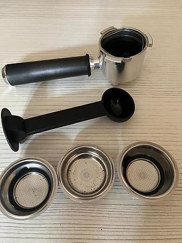 sud cəkən: De’Longhi Dedica Style espresso və kapuçino aparatının tam komplekti — 1