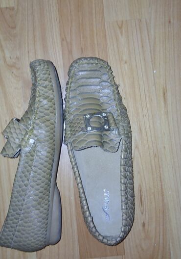 Zimske jakne: Zimski komplet odeće – tri gornja komada 1) Crna zimska jakna do kuka — 18