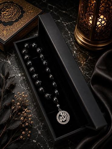 Qara oniksdən dua təsbehi – hədiyyə qutusunda - Material: parlaq lalafo.az -da Qara oniksdən dua təsbehi – hədiyyə qutusunda - Material: parlaq
