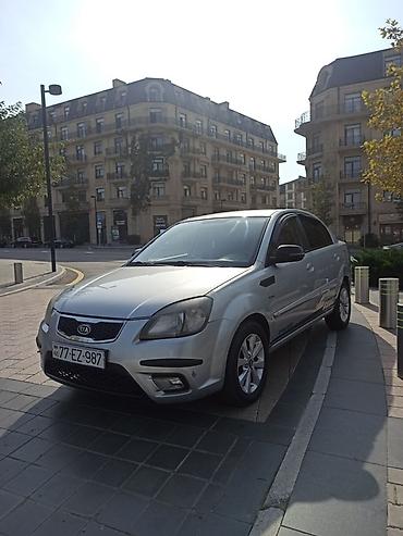 daewoo nexia 2009: Kia Rio: 1.5 l | 2010 il Sedan — 4