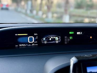 Toyota: Toyota Prius: 2019 г., 1.8 л, Вариатор, Электромобиль, Хэтчбэк — 8