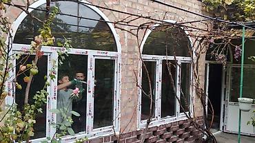 Пластиковые окна на заказ: Пластиковое окно на заказ, Тип окна: Панорамные, Декоративные особенности: Фрамуга, Платная установка, В рассрочку — 9