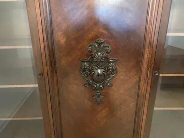 Stilske vitrine: Chippendale Stara stilska biblioteka / kabinetska vitrina 📚✨ Stara na lalafo.rs — 3 Stilske vitrine: Chippendale Stara stilska biblioteka / kabinetska vitrina 📚✨ Stara — 3