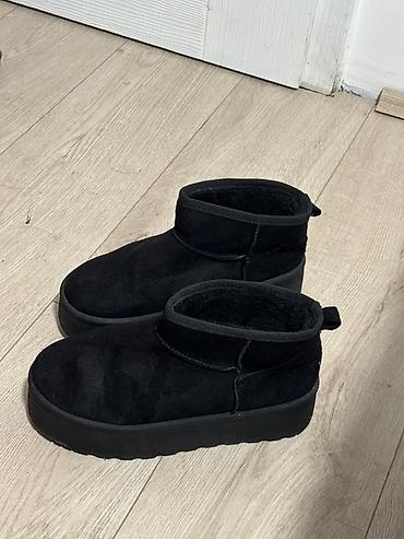 zenske patike puma: Crne ženske čizmice u UGG stilu, kratkog modela, sa punom toplom — 3