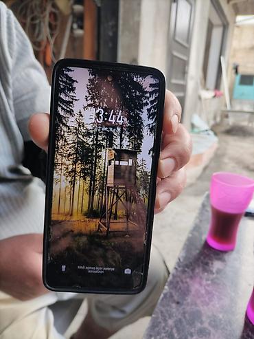 iphone 12 white 128gb: Qara rəngli smartfon, böyük tam ekran dizaynı və ön kameranın ekranın — 1