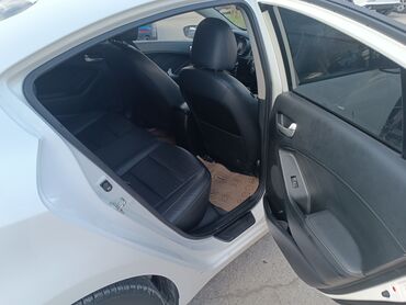 Kia: Kia K3: 1.6 l | 2017 il Sedan — 13