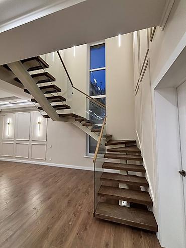 Фасадные работы: Современный двухэтажный дом в классическом стиле с подсветкой фасада и — 13