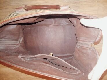 Torbe: Dve originalne Burberry torbe . Iz osamdesetih godina . Bile su u — 5