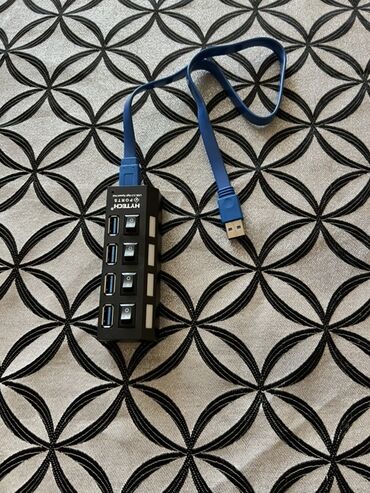 Noutbuk və netbuklar: HYTECH brendindən 4 portlu USB 3.0 yüksək sürətli hub. Bu kompakt qara