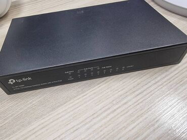 Modemlər və şəbəkə avadanlıqları: 8port (4port poe-4port ethernet) switch. Yeni kimidir.heç bir problemi