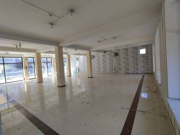 Digər kommersiya daşınmaz əmlakı: Heyder eliyev prospektində mərkəzdə, 3 mərtəbəli, obyekt icareye — 5