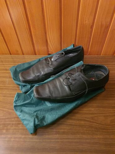 bershka cipele: Muške elegantne crne cipele kožne 43-44 U ok stanju, broj 43-44. Cena