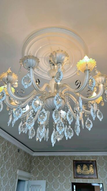 Süni güllər: Çılçıraq, 10 və daha çox lampa