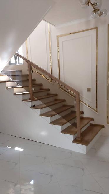 Деревянные лестницы: Деревянная лестница Для дома, Бесплатный замер, Вид дерева: Сосна, Форма лестницы: Много-маршевая, Стиль: Классический — 1