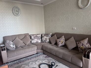 мебель диван: Түсү - Күрөң, Колдонулган