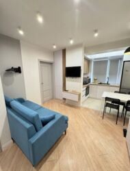 в связи с выездом продам: 1 комната, Риэлтор, Без подселения, С мебелью полностью