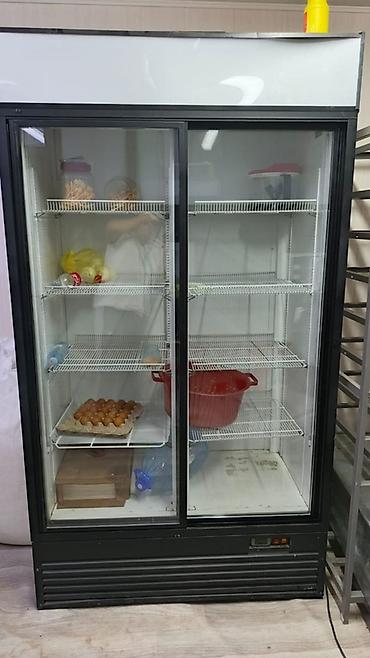 Двухдверный вертикальный холодильный шкаф с раздвижными стеклянными