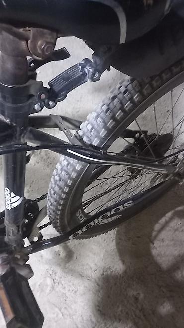 İdman velosipedləri: Velosiped – dağ tipli, 26" təkərli Xüsusiyyətlər: - Çərçivə — 6