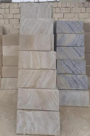 Dekorativ daşlar: Qumdaşı üzlük plitələri Məhsul təsviri: - Təbii qumdaşından kəsilmiş — 2