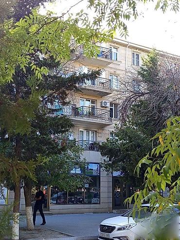 elite: Bakı, 4-cü mikrorayon, 3 otaqlı, Köhnə tikili, 65 kv. m — 1