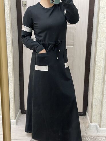 длинное черное трикотажное платье: Повседневное платье