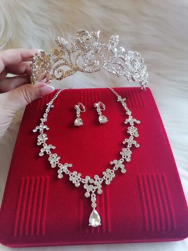 Setovi nakita: Cena 2500 din — 14