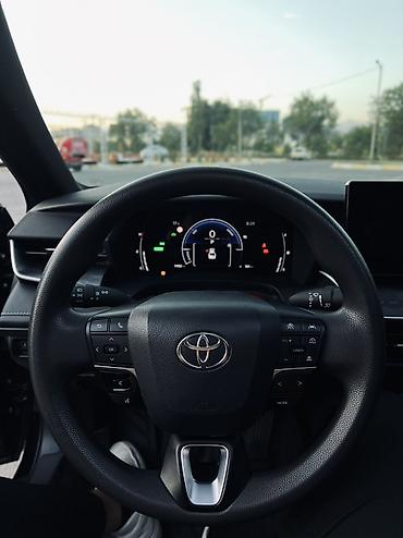 Toyota: Toyota Camry: 2024 г., 2 л, Вариатор, Гибрид, Седан — 16