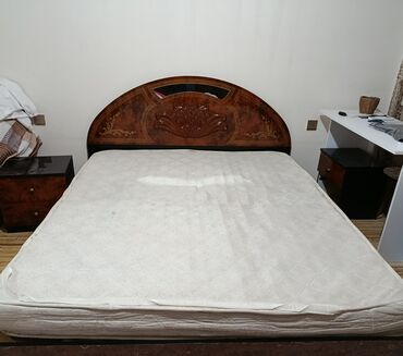 кровать: Б/у, Двуспальная кровать, С подъемным механизмом, С матрасом, Без выдвижных ящиков, Турция