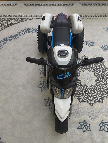 velosiped 4 tekerli: Uşaq üçün elektrikli motosikl (3 təkərli) - Rəng: ağ-qara-mavi - — 2