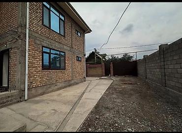 Продажа коттеджей и домов: Срочно продается двухэтажный дом с участком 5 соток, фактически 6, ж/м — 19