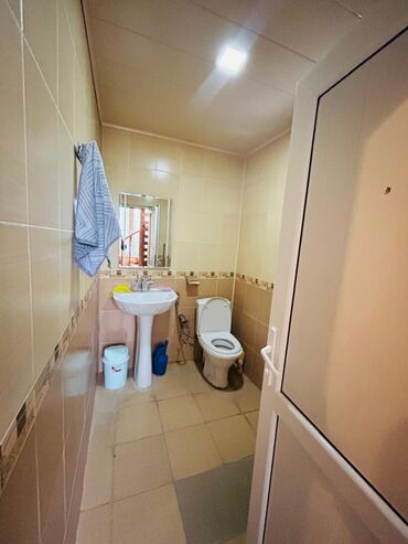 Həyət evləri və villaların satışı: Satılır: həyətli iki mərtəbəli fərdi ev Ünvan təsviri: Şəhər daxili — 19