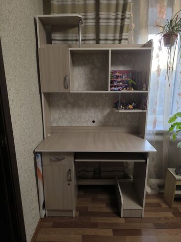 продаю парта: Продаю парту/компьютерный стол. Б/У в отличном состоянии. Цена 6500 с