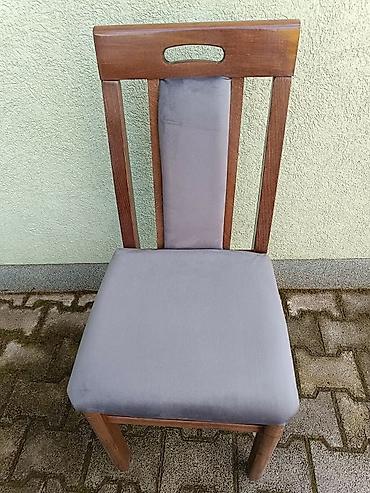 Stolice: Drvena trpezarijska stolica sa tapaciranim sedalom i naslonom. - — 7