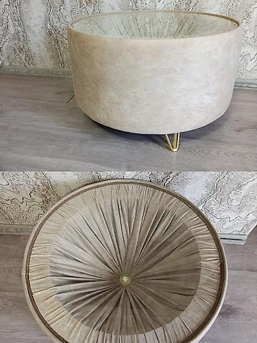 Пуфики: - Yumru oturacaqlı puf/ottoman - Rəng: açıq bej (monoxrom) - Material — 1