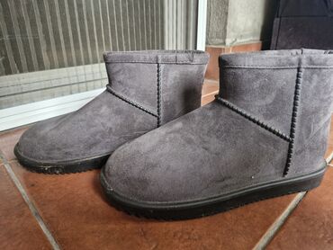 haljina uz telo: Ugg boots, color - Grey, 40