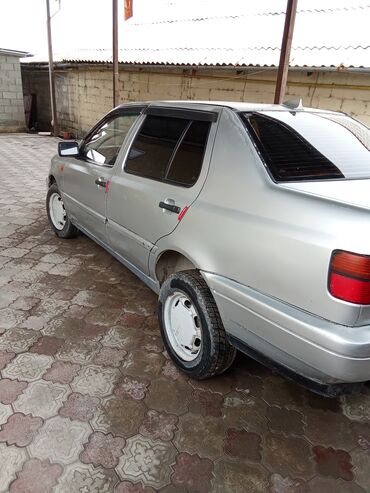 сколько стоит мустанг: Volkswagen Vento: 1992 г., 1.8 л, Механика, Бензин, Седан